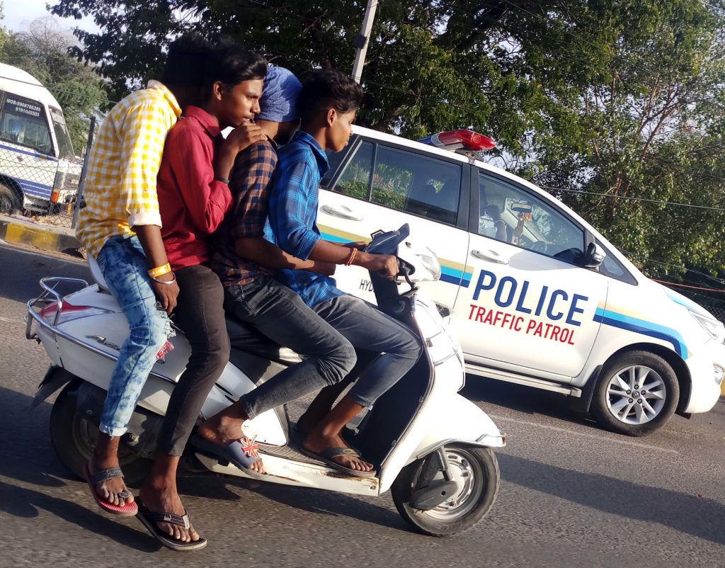 Traffic violation in front of traffic police car by 4 youths find no trouble