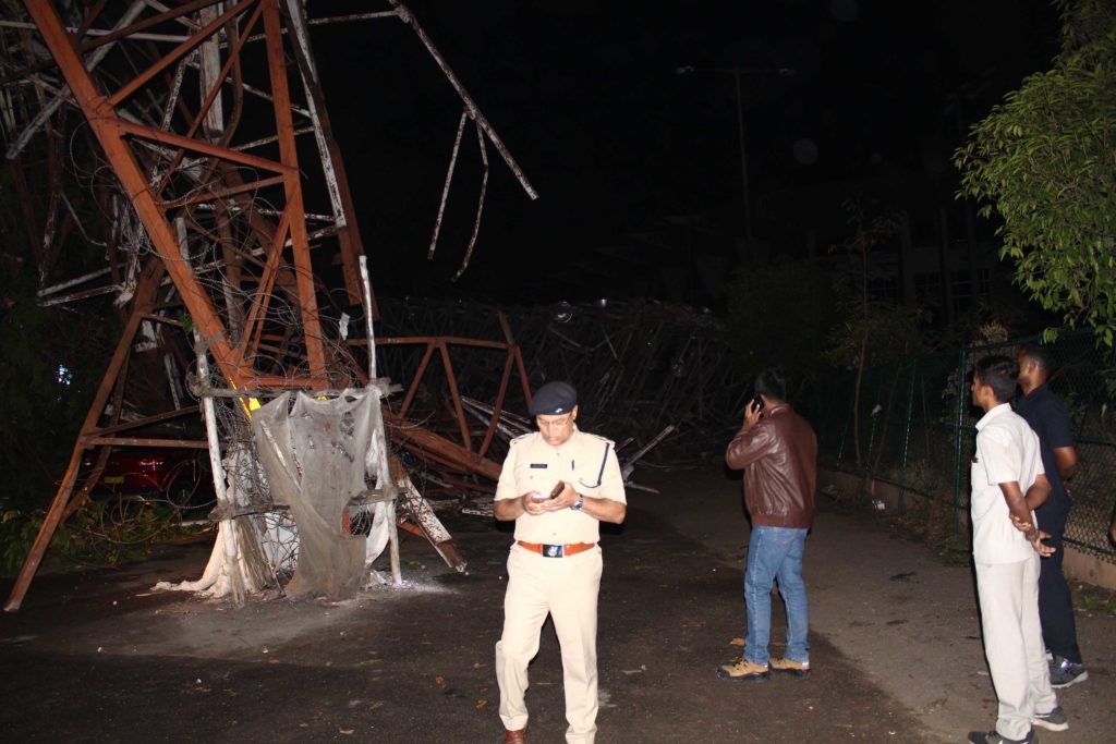 Flood light of LB stadium collapses in Hyderabad