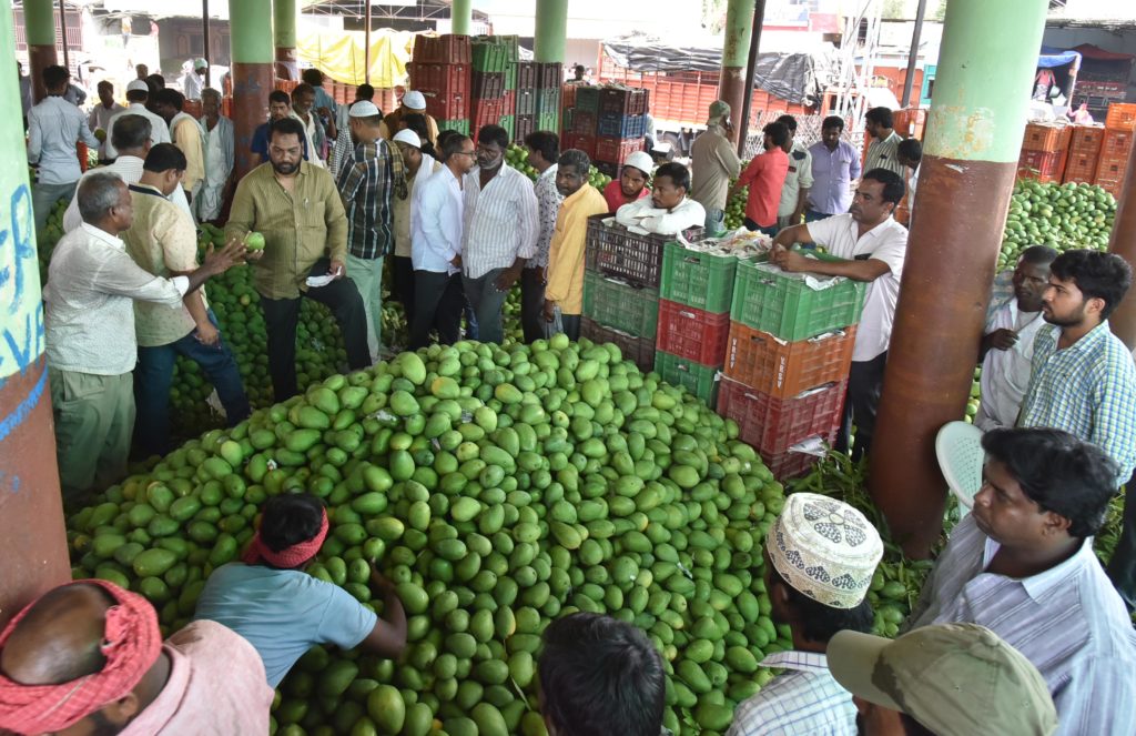 Mangoes on sale for cheap rates in Hyderabad market