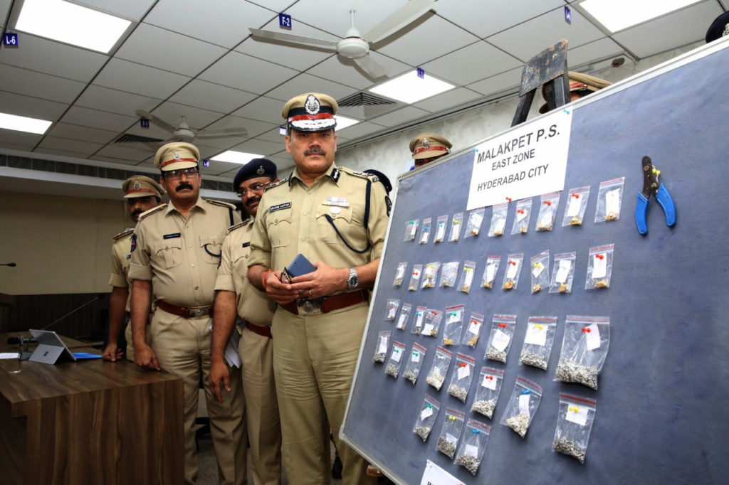 Women offenders caught with ornaments seized by Police
