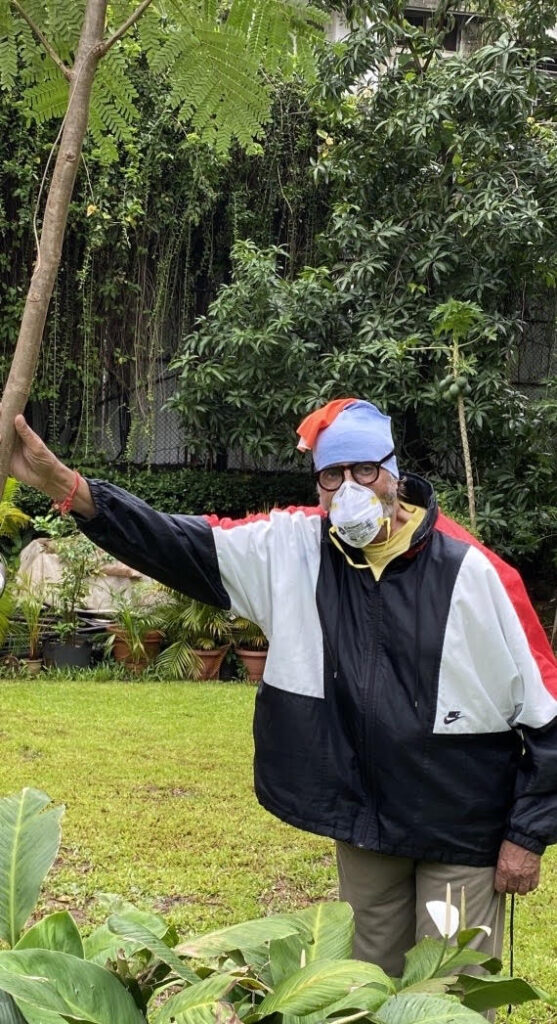 Amitabh Bachchan plants another Tree in his residence after 44 years
