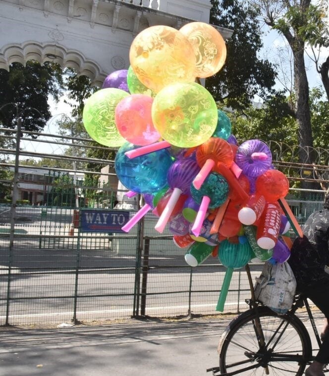 Balloon Seller Dines In Marriage Party Told To Pay The Cost
