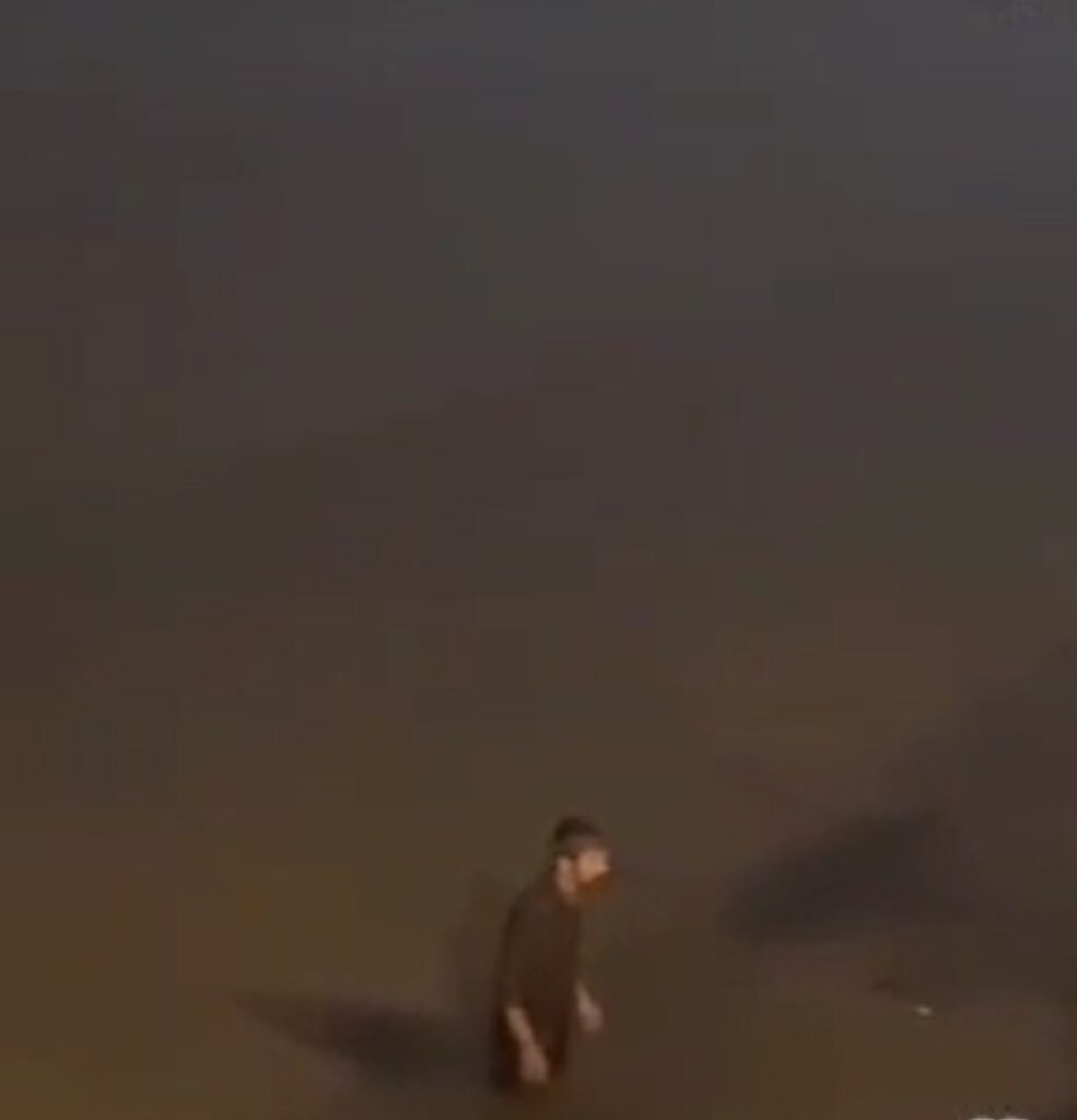 Drunk Man Jumps in Tank Bund for what he demands know now 