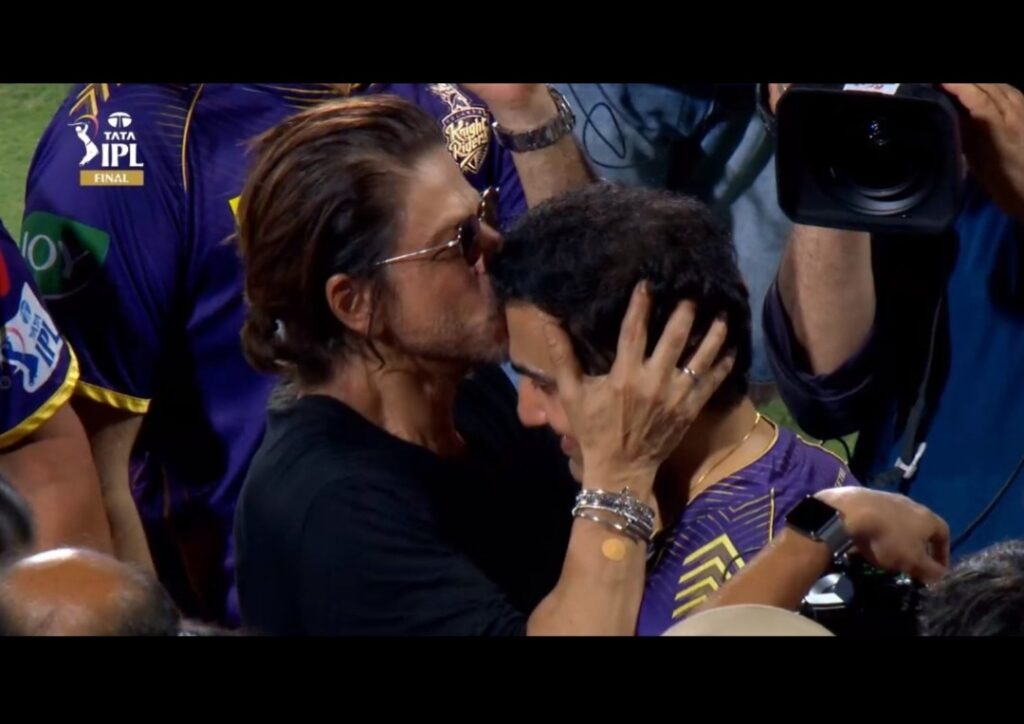 When SRK Kissed Gambhir On Forehead To Know Everything